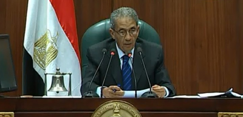 الخمسين تنتهي من التصويت على الدستور تمهيدا لرفعه للرئيس الثلاثاء