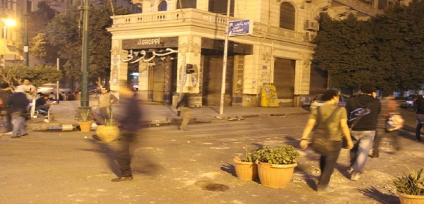 الأمن يسيطر على ميدان طلعت حرب ويفض مسيرة لطلاب الإخوان أمام دار القضاء