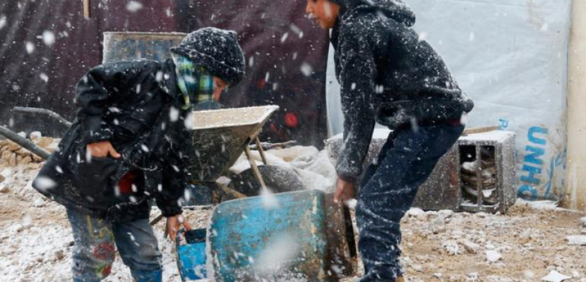 الشتاء البارد يفاقم أوضاع اللاجئين السوريين