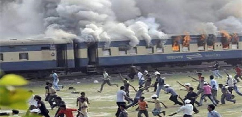 مقتل 23 شخصا على الأقل في حريق داخل قطار بالهند