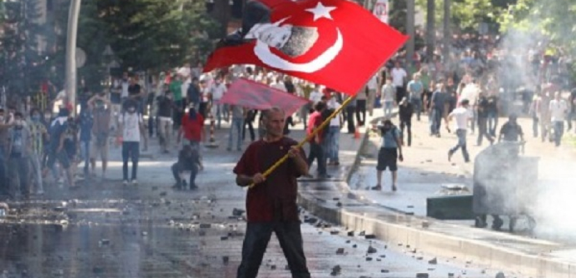 تواصل التظاهرات الحاشدة المطالبة بإستقالة أردوغان