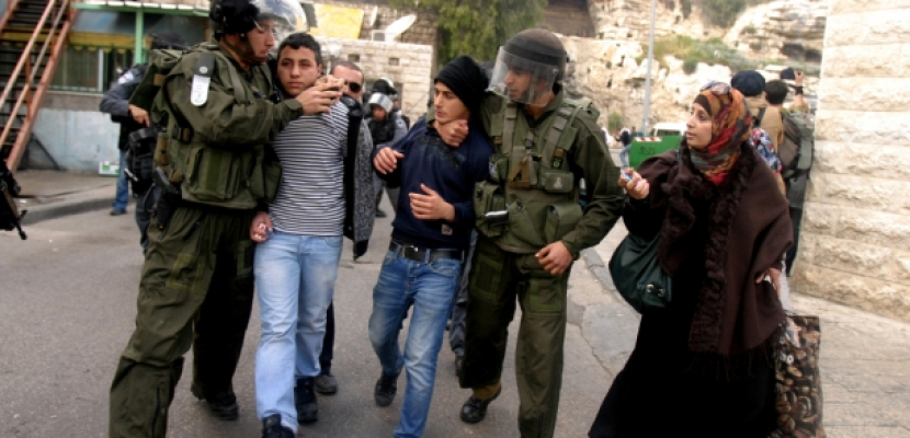 قوات إسرائيلية تعتقل 4 فلسطينيين من الضفة الغربية