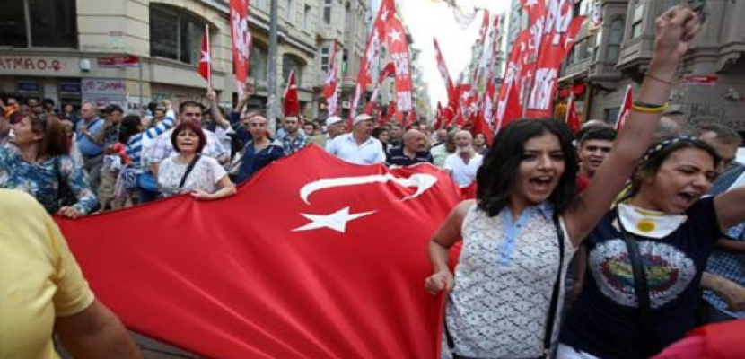 تظاهرة بوسط اسطنبول إحياء لذكرى مقتل 34 كرديا في روبوسكي