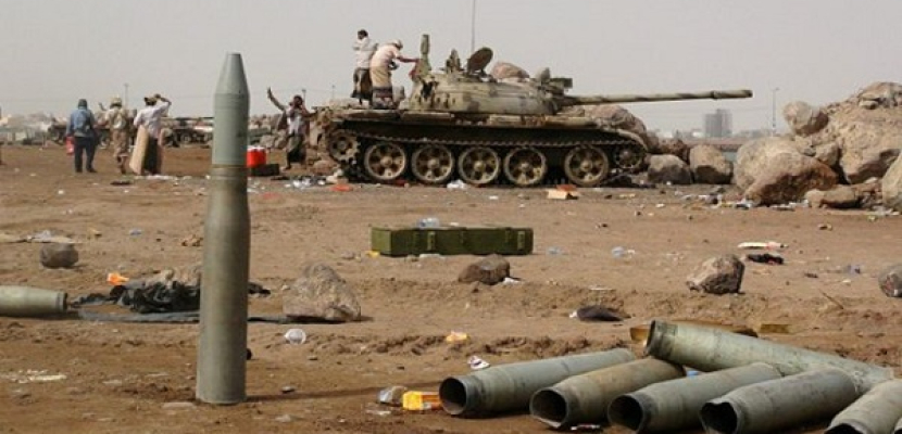 مجهولون يدمرون دبابة للحوثيين أمام دار الرئاسة اليمنية