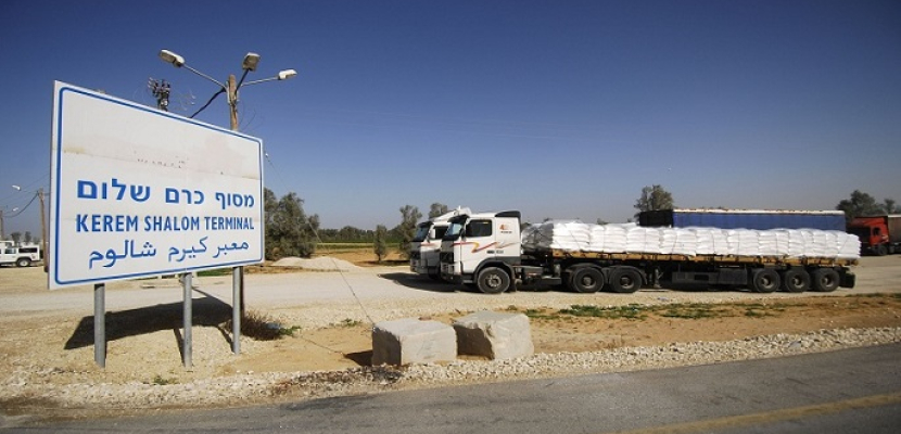 إسرائيل تسمح بإدخال 860 شاحنة بضائع إلى قطاع غزة