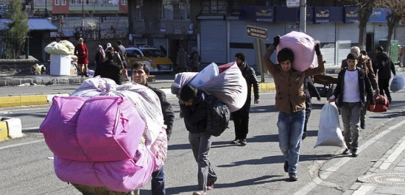 المئات يفرون من منطقة تشهد صراعا بجنوب شرق تركيا بعد رفع حظر تجوال