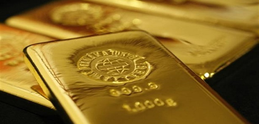 الذهب يتراجع مع استمرار صعود الدولار