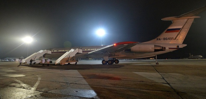 طائرة طوارئ تعيد عشرات الروس من اليمن الى وطنهم