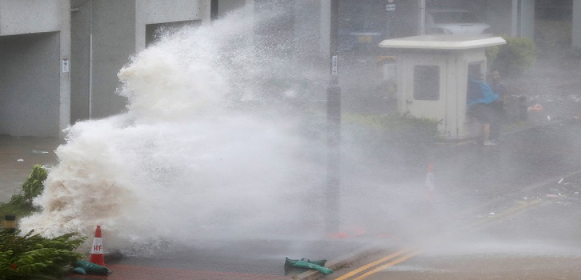 إعصار “هاتو” يخلف 11 قتيلا بالصين وخسائر مادية بملياري دولار