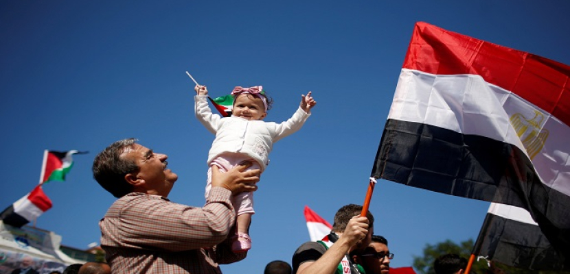 الأعلام المصرية تزين سماء غزة بعد نجاح المصالحة الفلسطينية