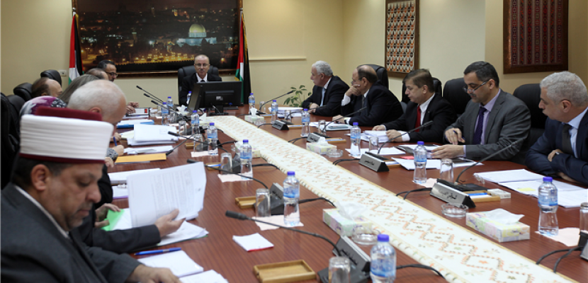 مجلس الوزراء الفلسطيني يطالب بتحقيق عاجل في جرائم الحرب التي يرتكبها الاحتلال بغزة