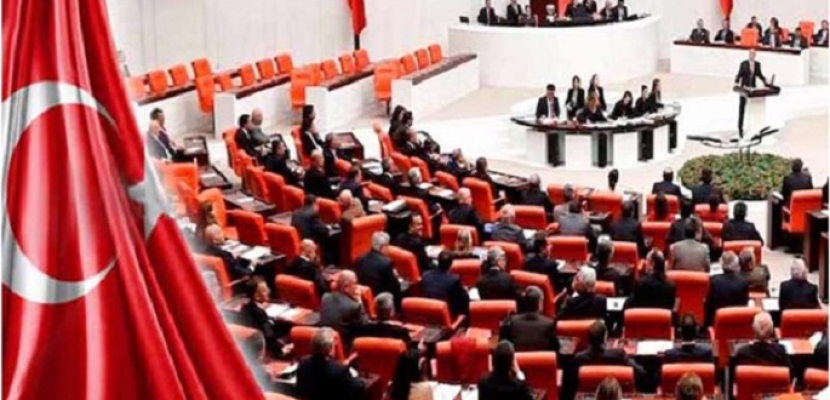 تركيا تقر قانون “مكافحة الإرهاب”.. الطوارئ بهيئة أخرى