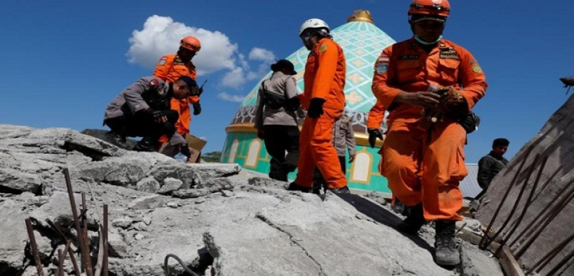 ارتفاع أعداد ضحايا الزلازل في اندونيسيا إلى ألفي قتيل وجريح