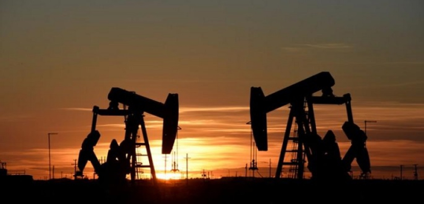 أسعار النفط تتعافى بفعل هبوط إنتاج أمريكا وروسيا وأوبك