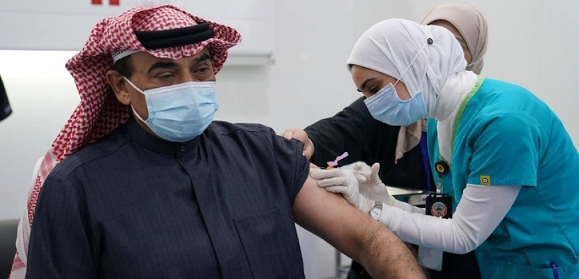 الكويت تبدأ حملة تطعيم لمكافحة فيروس كورونا