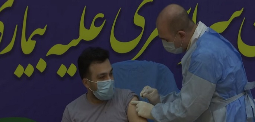 إيران تبدأ حملة التطعيم ضد كورونا باستخدام اللقاح الروسي “سبوتنيك V”
