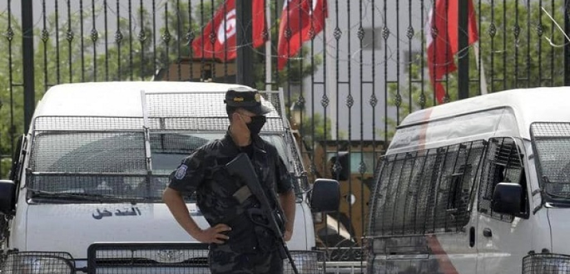 تونس تجدد تجميد موارد 43 شخصا على صلة بالإرهاب