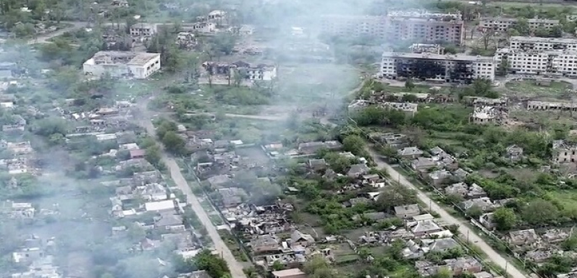 مقتل وإصابة 8 أشخاص في هجمات روسية على دونيتسك الأوكراني