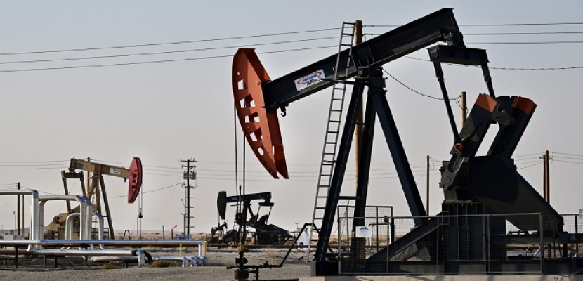أسعار النفط تتراجع لليوم الرابع على التوالي وسط ضغوط الفائدة الأميركية