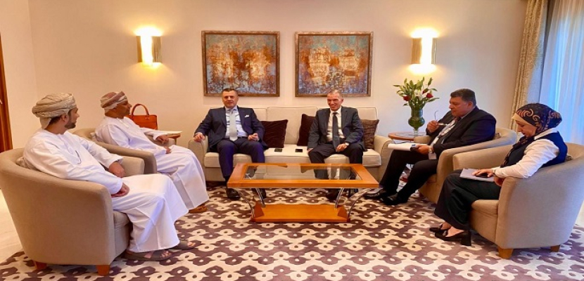 بالصور.. وزير السياحة يعقد عدد من اللقاءات بسلطنة عمان لتعزيز التعاون في مجال السياحة