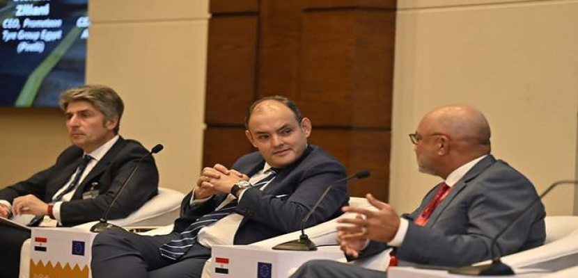 بالصور.. وزير التجارة والصناعة يستعرض مقومات القطاع الصناعى وفرص صناعة السيارات فى مصر