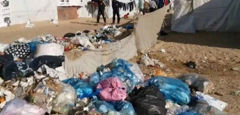 أونروا: أطنان من النفايات تُحاصر خيام النازحين وسط قطاع غزة