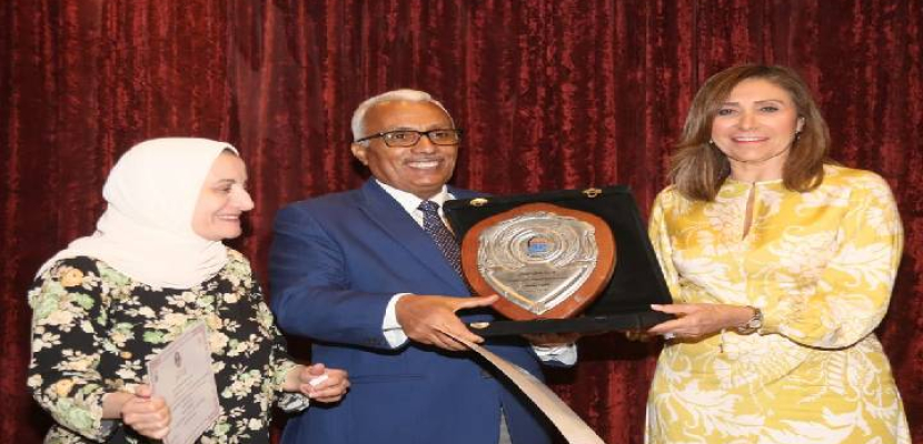 وزيرة الثقافة تُكرم الفائزين بجوائز الدورة الثانية لمسابقة المركز القومي للترجمة